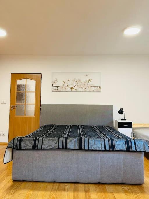 Family-Friendly Prague 5 Stay Praga Exterior foto